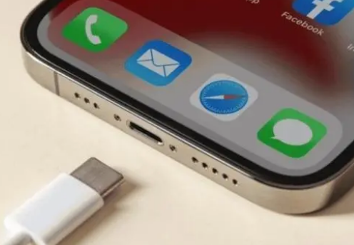 原州苹果15维修分享iPhone15改USB-C接口后能和安卓用户互借充电器吗 